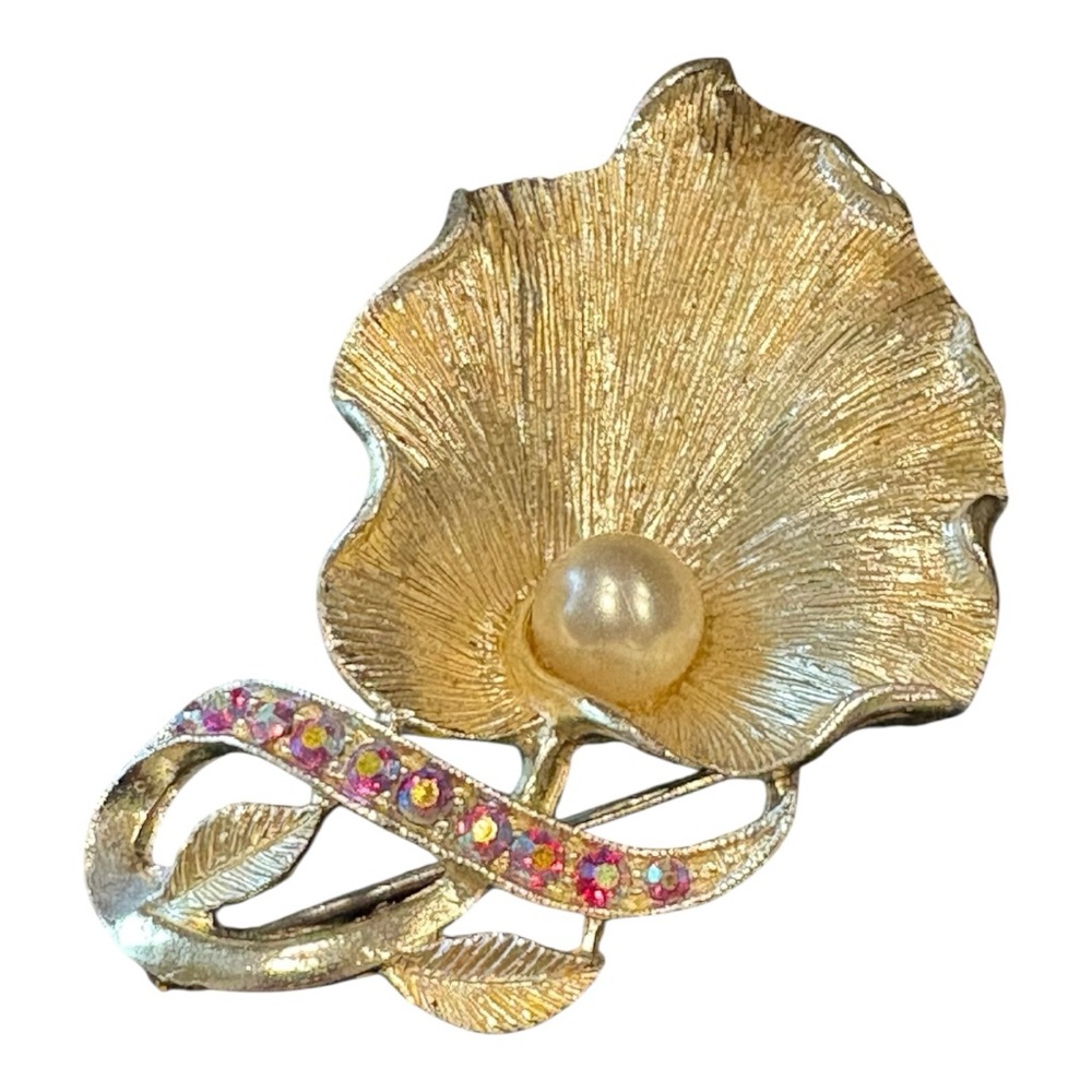Vintage leaf brooch adorned with single pearl and AB rhinestones. JB5
